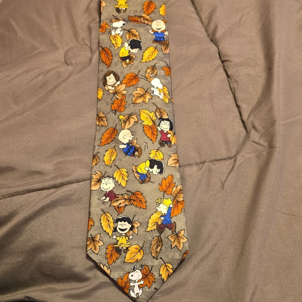 Peanuts Gray‎ Tie with Colorful Characters